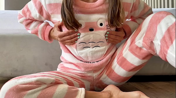 Beautiful Teen performs squirting