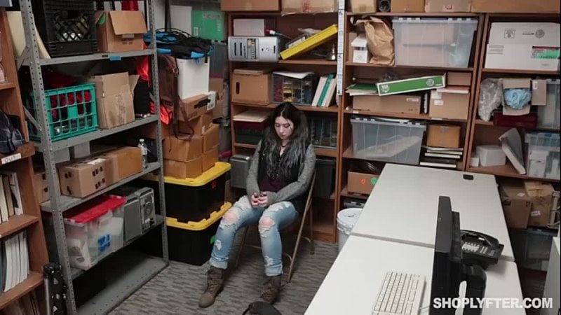 Amilia onyx was caught shoplifting