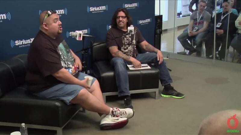 Gabriel Iglesias naked and drunk on stage (antonoa)